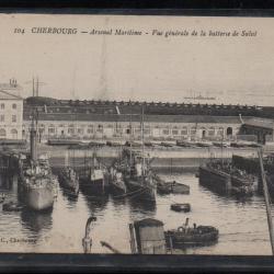 CPA - Marine Militaire - CHERBOURG -Arsenal Maritime- Vue generale de la batterie de Salut  N°3815