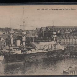 CPA - Marine Militaire - BREST - Cuirasse dans le Port de Guerre N°3822