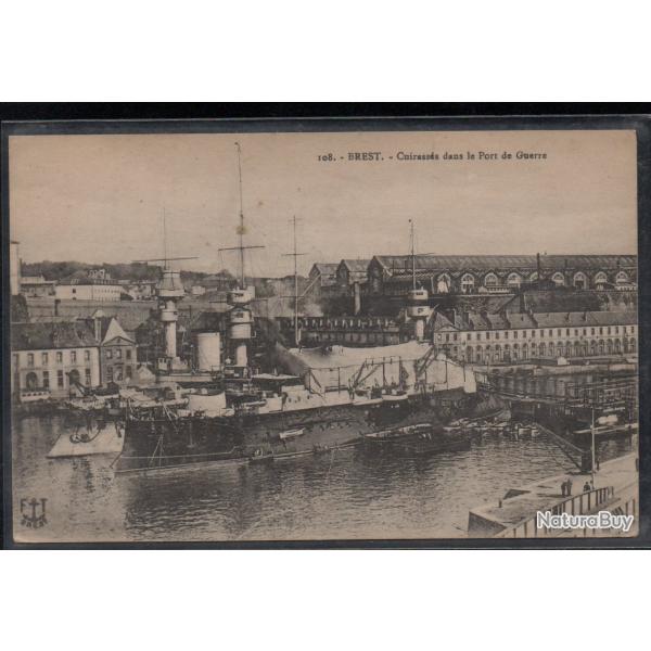 CPA - Marine Militaire - BREST - Cuirasse dans le Port de Guerre N3822