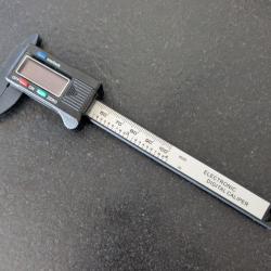 PIED A COULISSE EN FIBRE DE CARBONE COMPOSITE AVEC ECRAN DIGITAL LCD