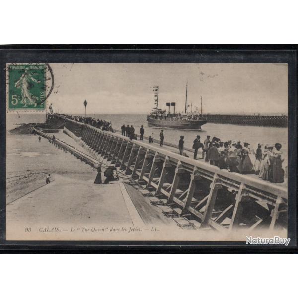 CPA - CALAIS -Le " The Queen " dans les Jetes  N3826