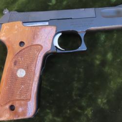 Pistolet semi-automatique Smith & Wesson 422 calibre 22 L.R.
