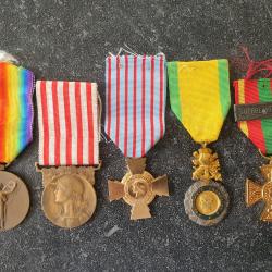 Joli lot décorations françaises . Médailles militaires  décos WW1 WW2