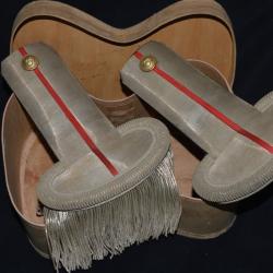 EPAULETTES D'ADJUDANT D'INFANTERIE-TUNIQUE & VAREUSE GRANDE GUERRE 1914/1918