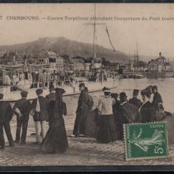 CPA - MARINE MILITAIRE - "CHERBOURG "Contre Torpilleur attendant l'ouverture du Pont tournant N°3831