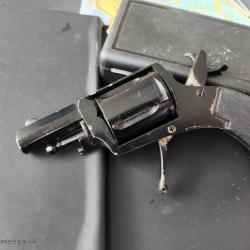 TRES BEAU BULDOG EN CALIBRE 8.92