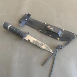 un couteau de survie