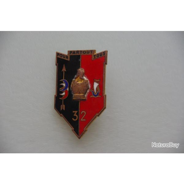 INSIGNE  DU 32  BATAILLON DU GENIE   / 3  D.I.A  --- E.MARDINI  -------------------------