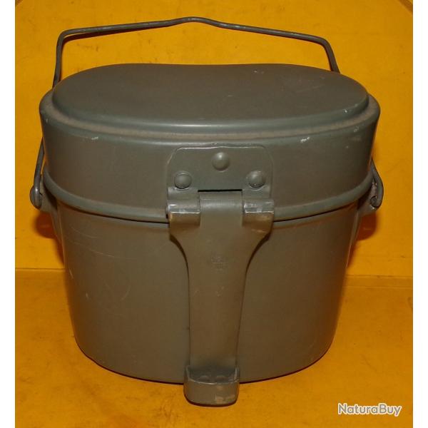 GAMELLE POUR LE REPAS DE TYPE ARMEE ALLEMANDE , FABRICANT VOIR SIGLE  ,DIMENSION 17 CM X 15 CM ,EPAI