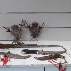 Lot de couteaux decoratif divers