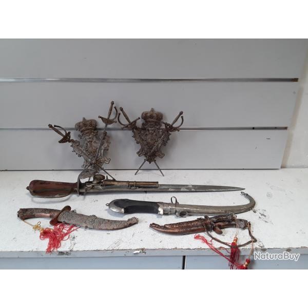 Lot de couteaux decoratif divers