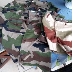 3 chemisettes militaire taille 41/42  + 2 shorts taille 42