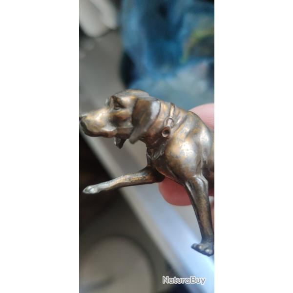 Petit sculpture de chien de chasse en mtal !