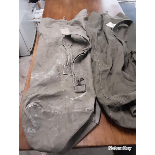2 Sac  paquetage militaire