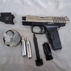 ETAT NEUF  CP 99 COMPACT 4MM5 CO2  BICOLORE D'UMAREX  AVEC LAZER +ACCESSOIRES + MALLETTE
