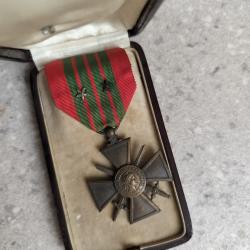 Croix de guerre 1939 et boitier,2 citations, boîte d'origine.