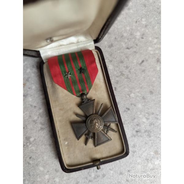 Croix de guerre 1939 et boitier,2 citations, bote d'origine.