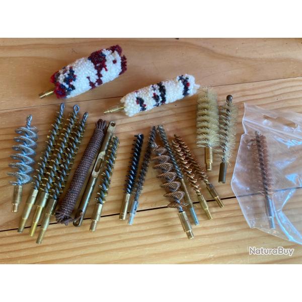 Lot de brosses et couvillons