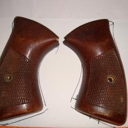 PLAQUETTES BOIS POUR REVOLVER MANURHIN???