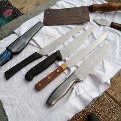 Lot  4 couteaux cuisine + un vieux couteau mora + une vieille feuille de boucher