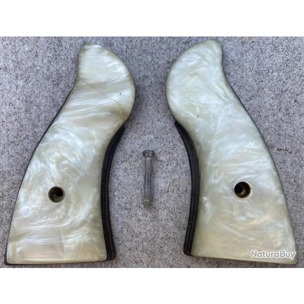 Rare et vintage :Plaquette  imitation nacr Herret's  Smith & Wesson carcasse N square butt