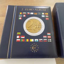 Classeur avec 114 pièces de 2 euros commémoratives de 2004 a 2014