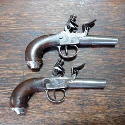 Belle paire de pistolet à silex à coffre - type Queen Ann - balle forcée cal 10,5 mm - TBE