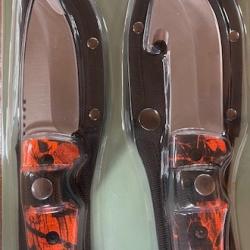 LOT DE 2 COUTEAUX DE DECOUPE DEPECAGE