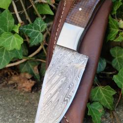 Couteau Skinner Damas Lame Drop Point Acier 256 Couches Manche Micarta/Acier Etui Cuir F Artisanale