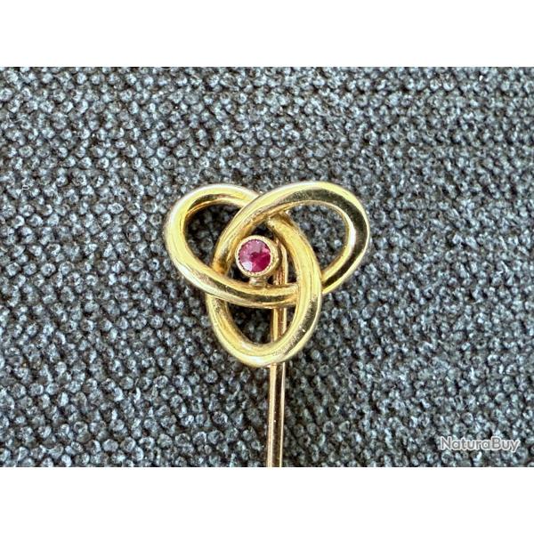 Epingle  cravate en or massif 18 carats - Dbut XXme - Broche - Rubis