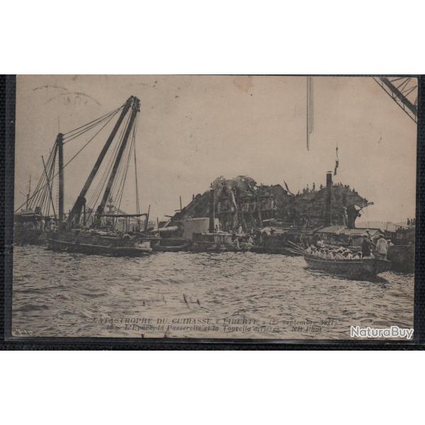 CPA - Marine Militaire - Catastrophe du Cuirass Liberte, 25 septembre 1911, les paves  N3857