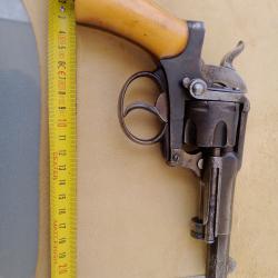 revolver calibre 380 poudre noire fagnus maquaire