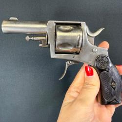 ÉNORME REVOLVER BULLDOG calibre 450