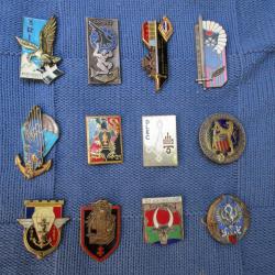 lot d'insignes divers 1