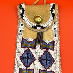 Magnifique sac strike a light indien des plaines perlé en seedbeads