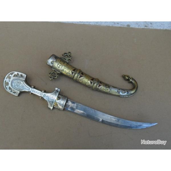 ancien couteau poignard ethnique , tui argent et laiton repouss
