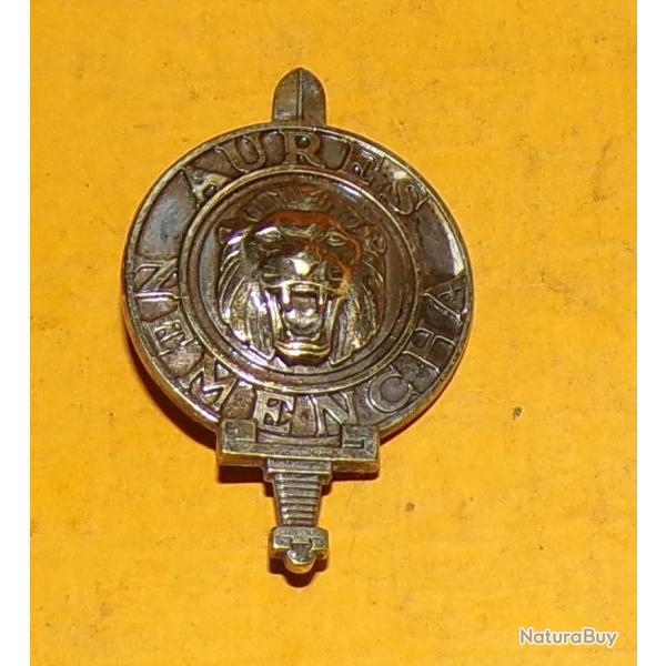 Troupes Zone Aurs Nemencha, insigne de bret, dos lisse, relief ,rondache argente broche d'un gla