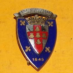3° Régiment de Cuirassiers, dos guilloché, épingle sertie , ESCLAINVILLIERS CAVALERIE, écu bleu aux