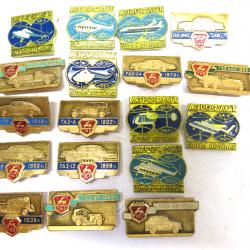 Lot de 18 insignes metal Russe ref 60             box 232
