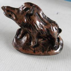 statuette de sanglier vantage en fonte patine cuivre et noire 12 cm 1kg040
