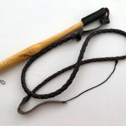 Fouet de vénerie cuir tressé Januel avec manche en bois 38 cm et lanière de 140 cm