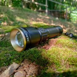 Lampe Tactique Rechargeable Num Axes - 1000 Lumens Puissants - Autonomie Longue Durée - Éclairage Pr