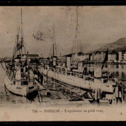 CPA -MARINE MILITAIRE - TOULON " - Torpilleurs au petit rang - N°3868