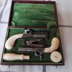 Paire de pistolet à coffre, à percussion, à balle forcée 8mm