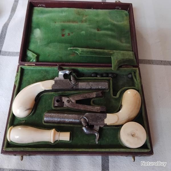 Paire de pistolet  coffre,  percussion,  balle force 8mm