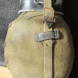Gourde allemande complète avec quart, datée 1942