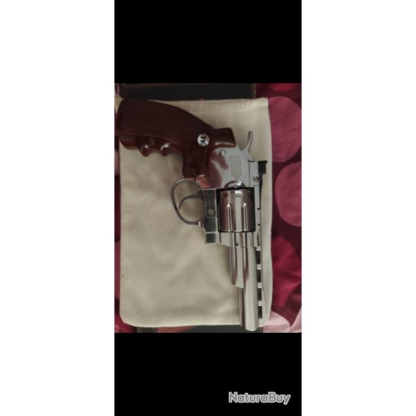 Revolver plomb 4.5 mm. 4 joules. Winchester. Comme neuf. Boite de plombs et sparklet CO2 12g.