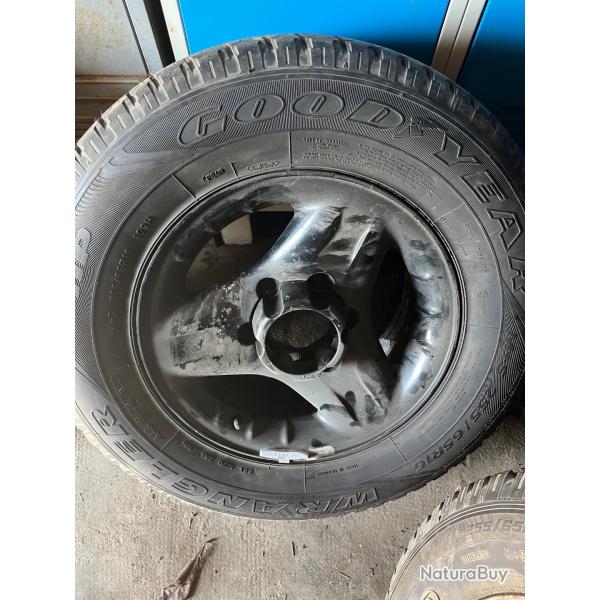 Jantes avec pneus 4x4