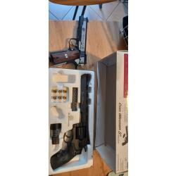 A vendre en lot exclusivement de 2 répliques d'airsoft, "Dan Wesson 8" et "Colt 1911" 4,5mm CO2