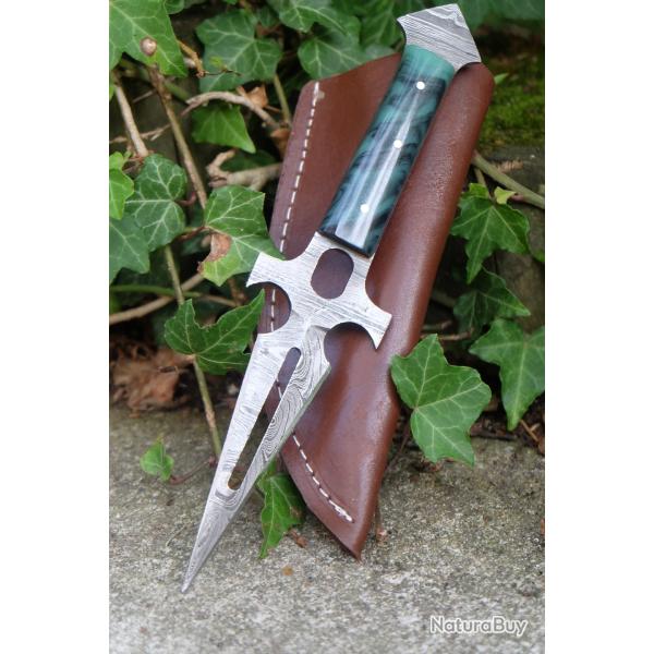 Couteau Dague Croix St Jean de Compostelle Damas Lame Acier 256 Couches Manche Rsine Etui Artisanat